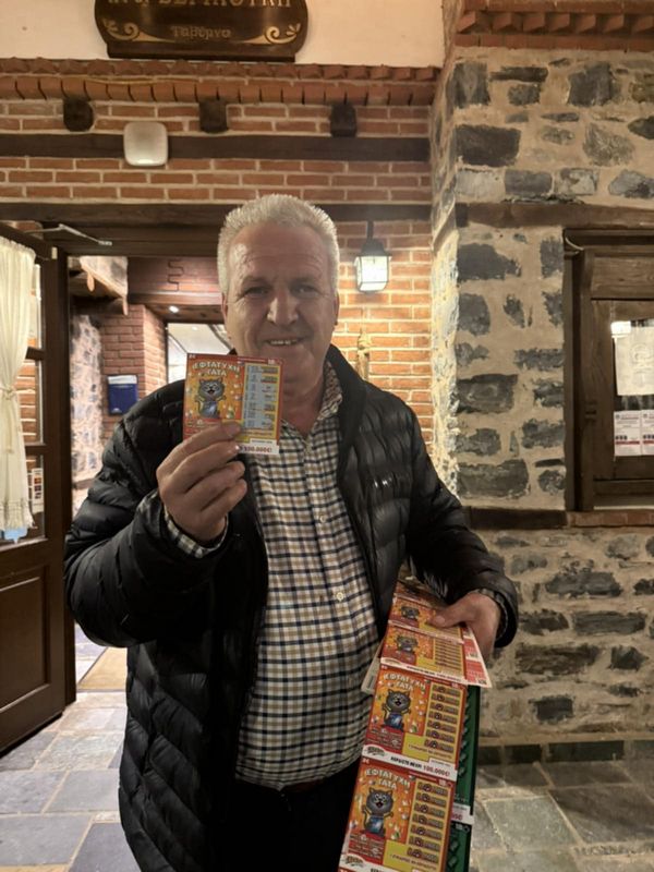 Επιτυχιών συνέχεια από τον τυχερό λαχειοπώλη Κώστα Μίχο.