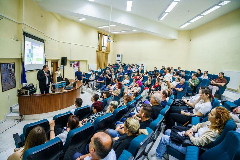 Με μεγάλη συμμετοχή πραγματοποιήθηκε το σεμινάριο «AI Εργαλεία για το Σύγχρονο Εμπόριο»
