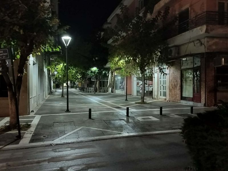 Επί τέλους, επανήλθε ο φωτισμός στον πεζόδρομο της Παύλου Μελά στην Πτολεμαΐδα.